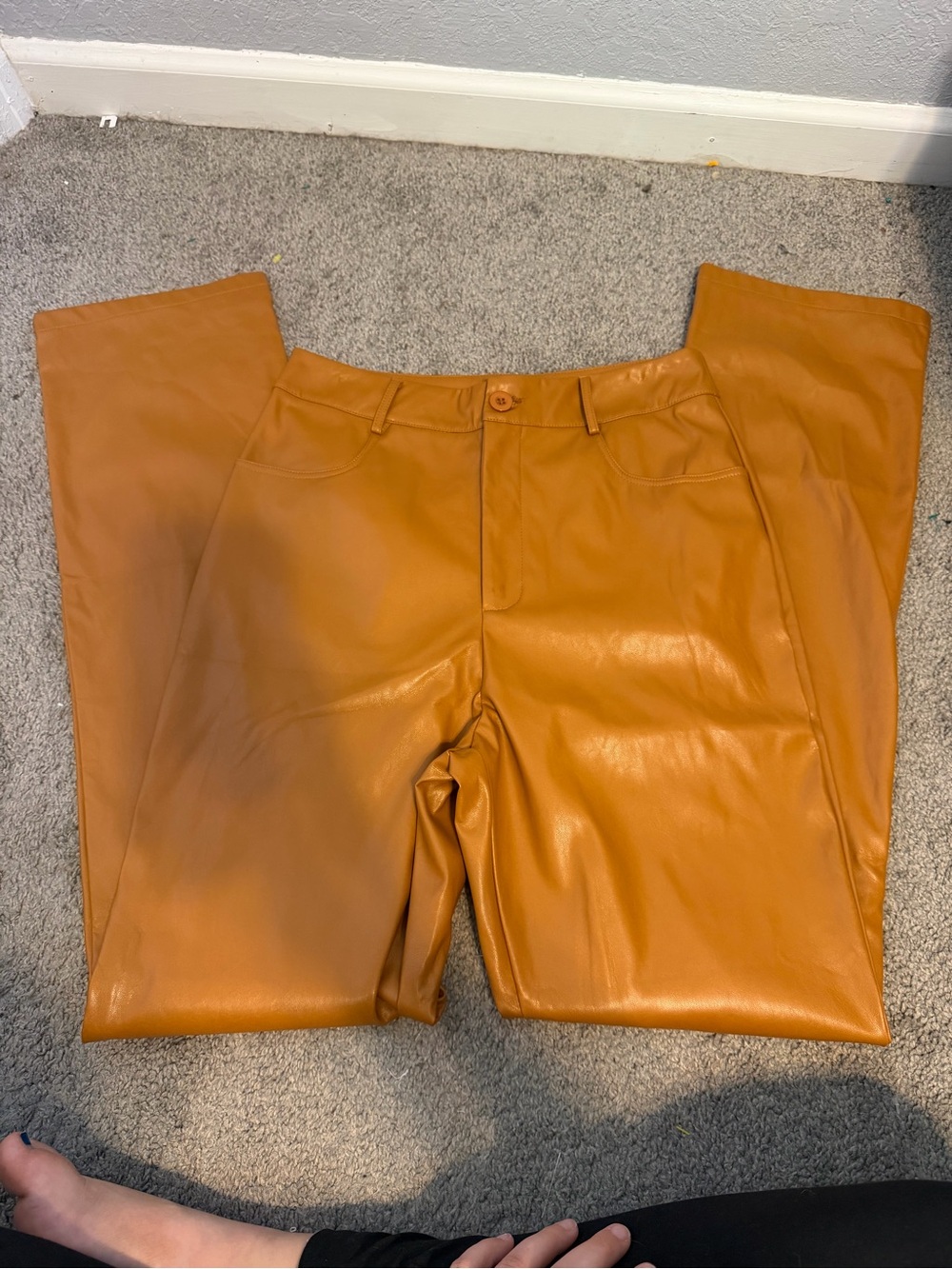 PrettyLittleThing Faux Leather Pants in Cognac